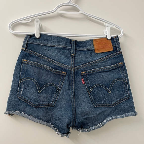 Women’s Levi’s Jean Shorts - Picture 2 of 3